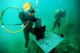The average welder i salary in the united states is $42,319 as of june 28, 2021, but the range typically falls between $37,725 and $48,623. How Does Underwater Welding Work Welding Headquarters