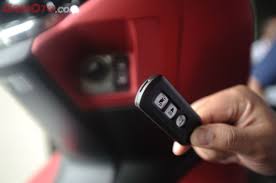• jika jarak antara remote controller dan kendaraan lebih dari sekitar 1 m (3,3 ft). Remote Keyless Motor Mendadak Tidak Berfungsi Kenali Sebab Sebabnya Gridoto Com