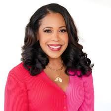 Lindsay Granger's Instagram, Twitter & Facebook