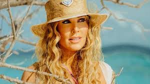 Deborah Alessi's Instagram, Twitter & Facebook