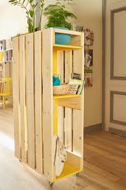Tuto Diy Un Vestiaire En Palettes Etageres En Bois De Palettes Meubles En Bois De Palettes Idee Deco Appartement