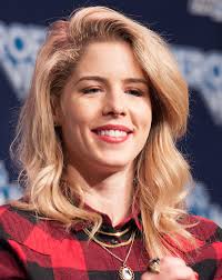 Fanpop community fan club for emily bett rickards fans to share, discover content and connect with other fans of emily bett rickards. File Emily Bett Rickards Hvffsj2017ota Als 35 39866318042 Cropped Jpg Wikimedia Commons