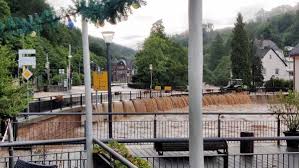 Επίσης, ενώ το ύψος των οικονομικών ζημιών από τις πλημμύρες αυξάνεται σε απόλυτο αριθμό, μειώνεται. Kibdnoqcboxoxm