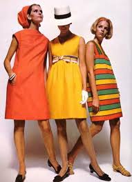 Terakhir, gaya retro dimana mengacu pada gaya yang menyerupai tren fashion zaman dulu. Pakaian Retro