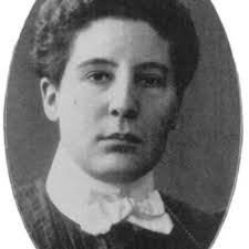 Minnie Pratt's Instagram, Twitter & Facebook