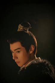 Hồ Nhất Thiên 'phá kén' với Tích hoa chỉ