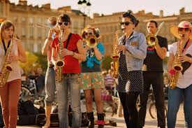 If anyone has seen 2 days in paris you'll know about the very special event that takes place every june 21st in paris: Fete De La Musique Francecomfort Holiday Parks