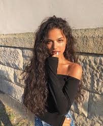 A light wavy style is suitable for women with a bit broader face shape. Pinterest Wishbone Bear 90s Fashion Street Wear Street Style Photography Style Hipster Vintage Design Lan Curly Hair Styles Hair Styles Human Hair Wigs