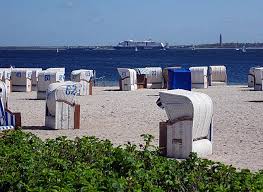 Gegenüber das seebad laboe mit seinem wahrzeichen. Reisefuhrer Kiel Top Sehenswurdigkeiten Und Laboe