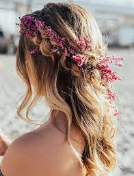 frisuren fur junggesellenabschied echte blumen im haar halboffene gewellte haare hochzeit frisuren blumen blumen im haar hochzeitsfrisur lange haare locken