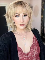 Happy Monday!!!!! 🤩🌸🤩🌸 My name is Elizabeth, and I am an Army veteran,  momma of two (14yr old girl & 13yr old boy), and a very passionate  hairstylist/color specialist with 9+ yrs