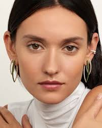 Plaid is always a Fall favorite. We love this tailored blazer and  head-to-toe look now in store from Barbara Lohmann. #elizabethanthony