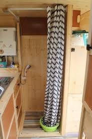 Amenagement D Un Van En Equipe Pouky Poimobile Fourgon Amenage Fourgon Van Amenage Amenagement Camionnette