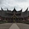 Rumah adat batak toba adalah salah satu kekayaan budaya dan peninggalan sejarah yang berasal dari nenek moyang kita. 1