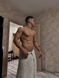 Danya Lahtin (2.3k) on X: Its boring at home t.covmTdTsFTTU  t.commDxqstPh5  X