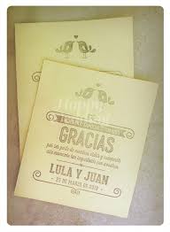 Una frase de agradecimiento es un enunciado que expresa una persona cuando siente gratitud y necesidad de reconocer a otra por una acción, un gesto o un favor. Tarjetas De Agradecimiento De Los Novios A Sus Invitados Realizadas Por Happy Wedding Coral Wedding Valentine Day Cards Our Wedding