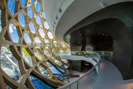 Con l'edificio-vascello di Shigeru Ban l'isola sulla Senna rinasce a ...