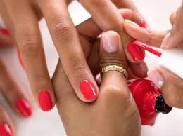 mit diesem trick trocknet dein nagellack in 45 sekunden nagellack nagellack schnell trocknen trockener nagellack