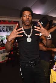 Mm, mm, mm / mm / 'cause they ain't ever seein' me fold under pressure / they ain't never, ever seen me fold, nah, never / always keep one up on 'em 'cause i'm too clever / i would Lil Baby Suggests He Makes More Than 200 A Occasion These Days The Generation Of Infamous