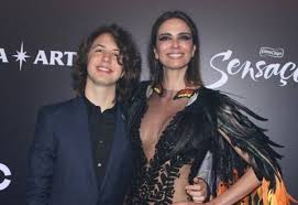 See more of luciana gimenez on facebook. Conhecida Pela Pouca Inteligencia Luciana Gimenez Corrige O Portugues Do Filho E Da Bronca Deixa De Ser Burro Tv Foco