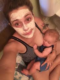 19 Breastfeeding Moms Who Took Multitasking To The Next Level
