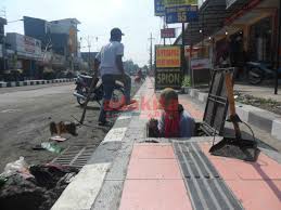 Ini (banjir) paling parah selama musim hujan. Baru Bangun Saluran Air Kota Blitar Ternyata Masih Banjir Adakita News