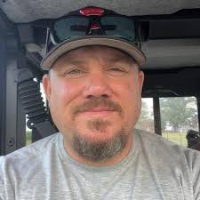 Fuel tank location in a 1922 center door model?