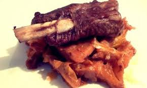 Questa preparazione, piuttosto simile alla cassœula, si differenzia dal famoso piatto lombardo per la quantità degli ingredienti, che, nelle costine con verza, sono meno numerosi. Ricetta Nostra Costine Con Le Verza Prima Brescia