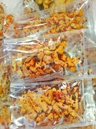 Pnasakan minyak, tumis bumbu halus hingga harum baru masukkan kerupuk. Basreng Pedas Daun Jeruk Makanan Minuman Makanan Instan Di Carousell