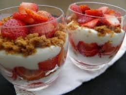 Comme Un Tiramisu Fraises Speculos Et Mousse De Fromage Frais Celaie Betsa Recette Avec Des Fraises Dessert Leger Recettes De Cuisine