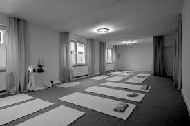 Yoga mitte ist neben hilfsmitteln spezialisiert auf bücher, die vom iyengar yoga institut in berlin (yoga mitte verlag). Yoga In Der Mitte Von Koblenz