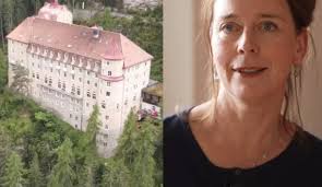 Dit kost een verblijf in het sprookjeskasteel van Winter Vol  Liefde-Adrienne! 🏰💰 Lees verder in de reacties 👇
