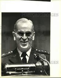1984 Press Photo General John Vessey speaks at La Villita event