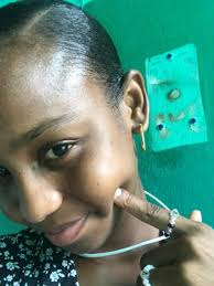 Timoun 2000 kap fè sosyal.