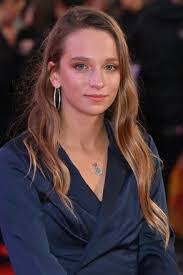 Molly Windsor's Instagram, Twitter & Facebook