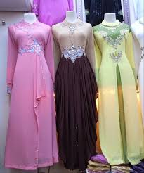 Shop online muslimah fashion and choose the latest design of baju kurung moden, blouse, jubah and kebarung from our 2019 cataloque. Pin On Fashionista