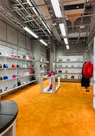 Text description provided by the architects. Balenciaga K11 Musea Hong Kong Tat Shing