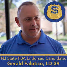 Stacy Clouse's Instagram, Twitter & Facebook