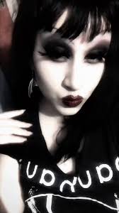 Vampire_countess🖤🩸🧛🏻‍♀️ (@cereza_vampirica)