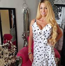 Samantha geimer was born on march 31, 1963 in the usa as tami sue nye. Samantha De Jong Barbie Laat Toch Weer Van Zich Horen Show Ad Nl