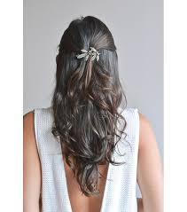 Un chignon de danseuse flou. Quelle Coiffure Pour Assister A Un Mariage