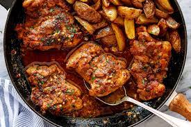Welcome to my air fryer chicken thighs and potatoes recipe. Garlic Butter Chicken Thighs With Baby Potatoes Skillet Recipe Chicken And Potatoes Recipe Eatwell101