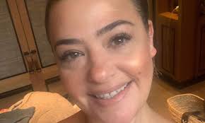 I've grown up using avon beauty products. Ant Mcpartlin S Ex Lisa Armstrong Wows Fans With Weight Loss Photo Hello