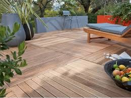 Page animée du lundi au vendredi. Terrasse En Dalle De Bois Exotique C Leroy Merlin Pose Terrasse Bois Terrasse Bois Caillebotis Terrasse