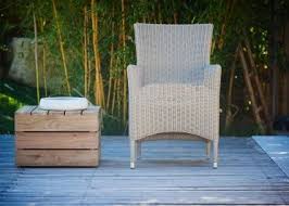 Fauteuil D Exterieur En Wicker Blanc Ou Taupe Poesie Par Jankurtz Mobilier Design Fauteuil Design Canape Jardin