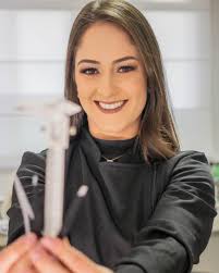 Designer de Sobrancelhas Elisa Maciel