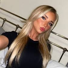 Farrah Hill's Instagram, Twitter & Facebook