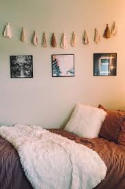 For A Space To Seem Individual Unique Touches Need To Be Added That Show Your Unique Likes And Interests This Includes Your Preferred Colors B Cool Dorm Rooms