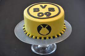 Jun 29, 2021 · an den beiden tage zuvor stehen noch die obligatorischen leistungstests der profis auf dem programm, die mit der partie bei borussia dortmund in die saison starten werden. Bvb Torte Wildes Backen