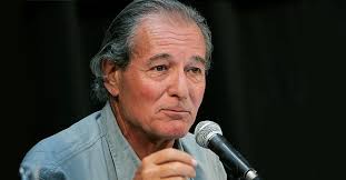 Sa fiabilité et ses compétences techniques lui ont permis rapidement de prendre part à des tournages alors qu'il étudiait aussi pudique que modeste, claude zidi abandonne la réalisation en 2011, après avoir cosigné avec son fils julien le téléfilm les ripoux. Fz86vudcqsqobm